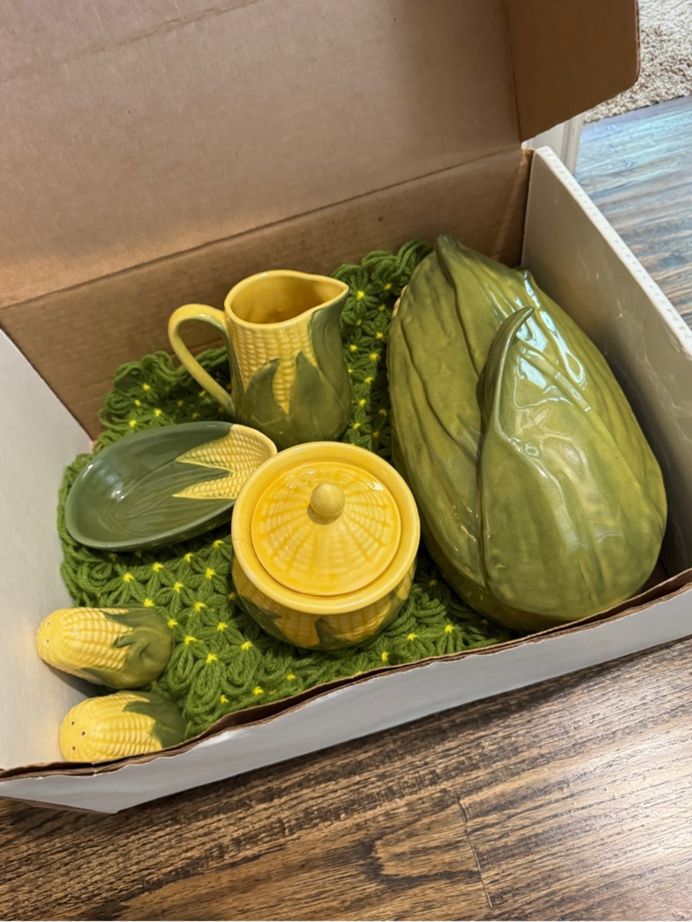 Vintage corn serving set
